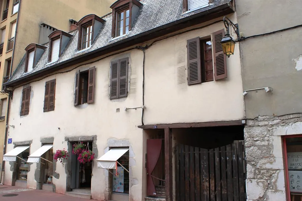 Au Calme En Vieille Ville - Proche Lac - Ambiance Esprit Brocante Annecy